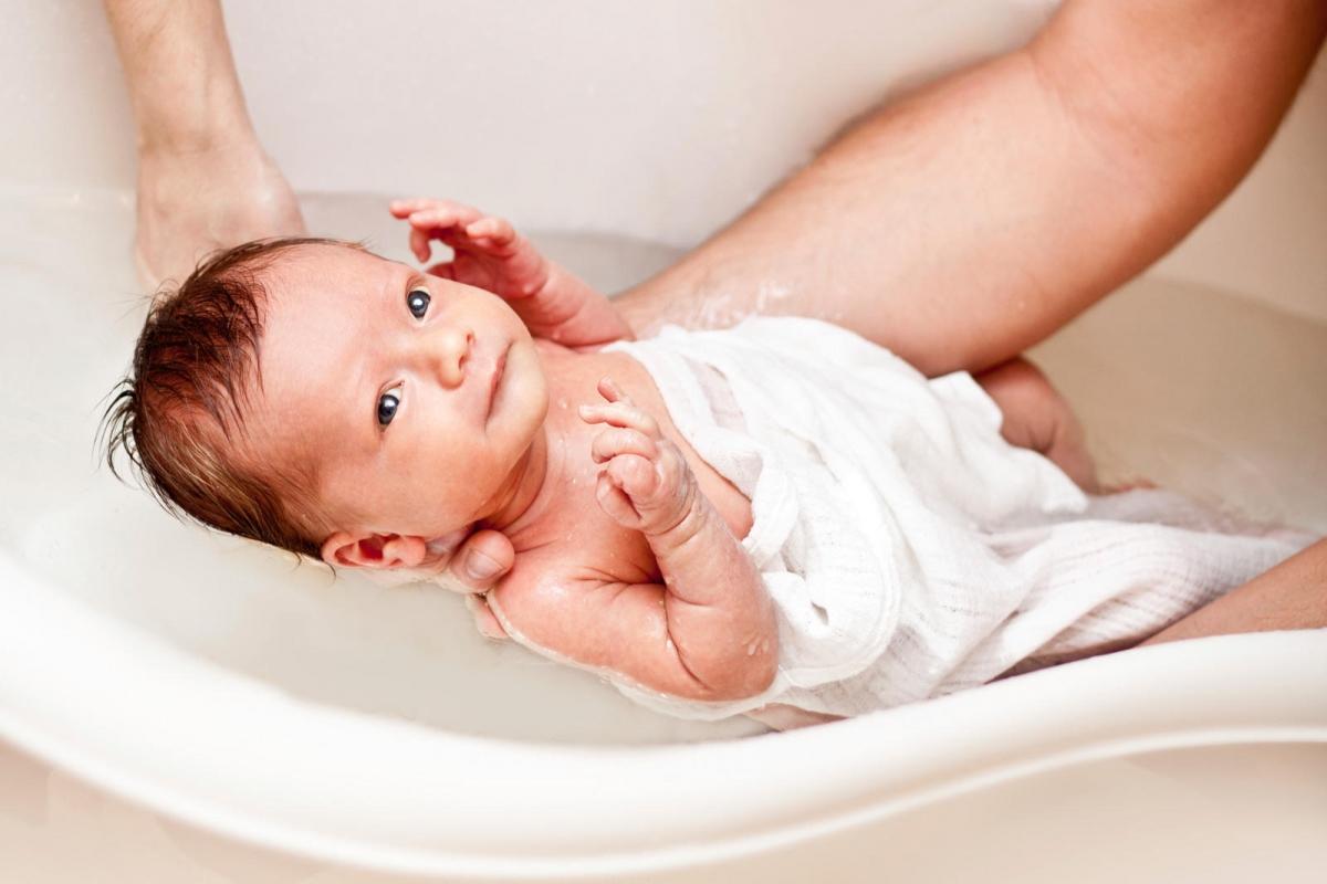 Đèn sưởi nhà tắm Kottmann H2B-HW an toàn cho trẻ sơ sinh