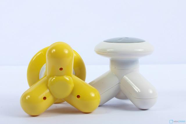 Thiết kế dạng 3 chân của máy massage mini