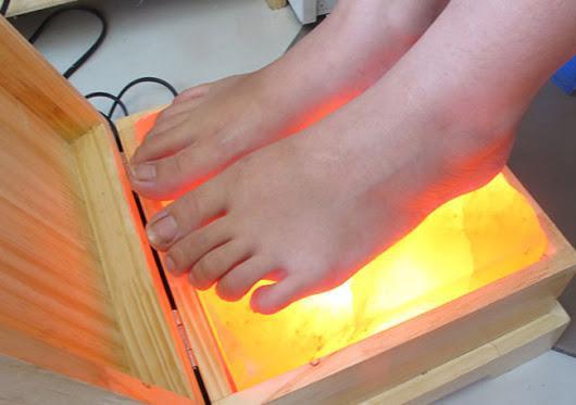 đá muối massage chân, máy massage đá muối Himalaya