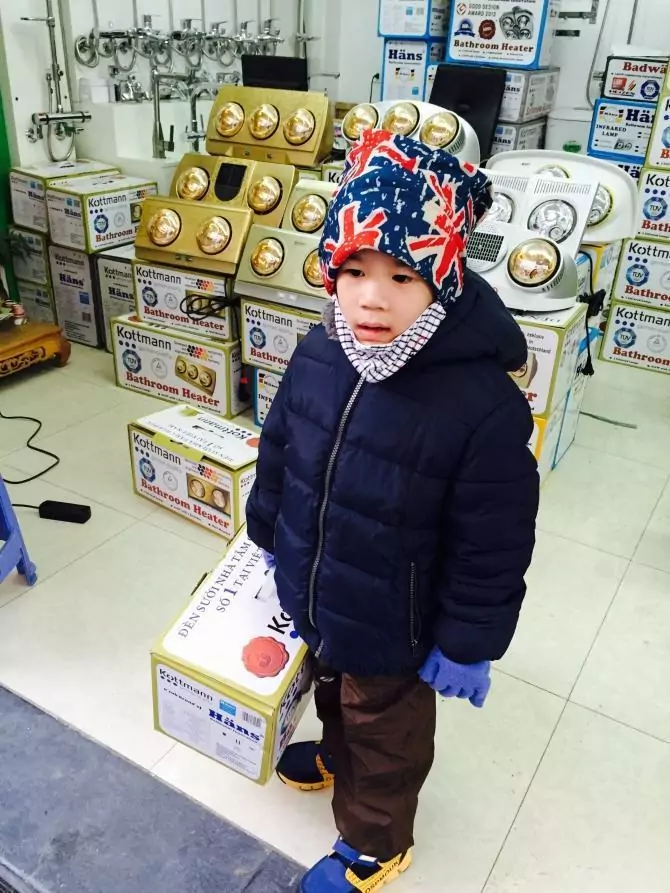 Đèn sưởi nhà tắm cần cho trẻ nhỏ