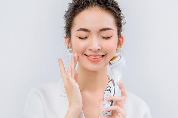 Máy massage nâng cơ mặt hiệu quả