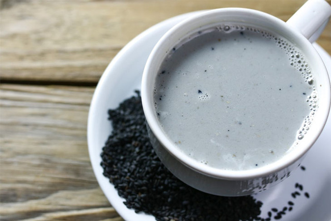 Sữa mè đen có tác dụng gì? Cách làm sữa mè đen tại nhà thơm ngon - Gia Dụng Việt chuyên đồ gia dụng hàng đầu Việt Nam