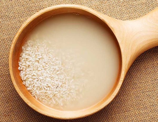 Sử dụng nước vo gạo để làm trắng da