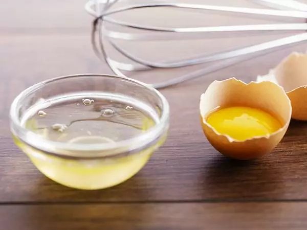 Phục hồi da sau dị ứng mỹ phẩm bằng mặt nạ lòng trắng trứng gà