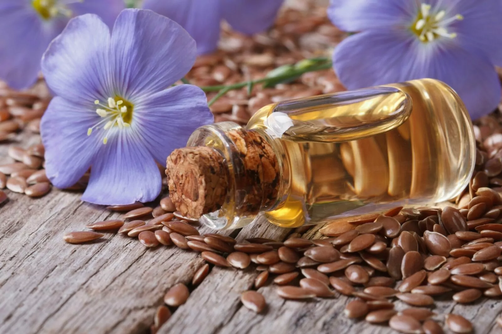 Dầu hạt lanh giúp dưỡng ẩm tóc và da