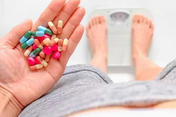 Không nên uống thuốc giảm cân vào buổi tối 