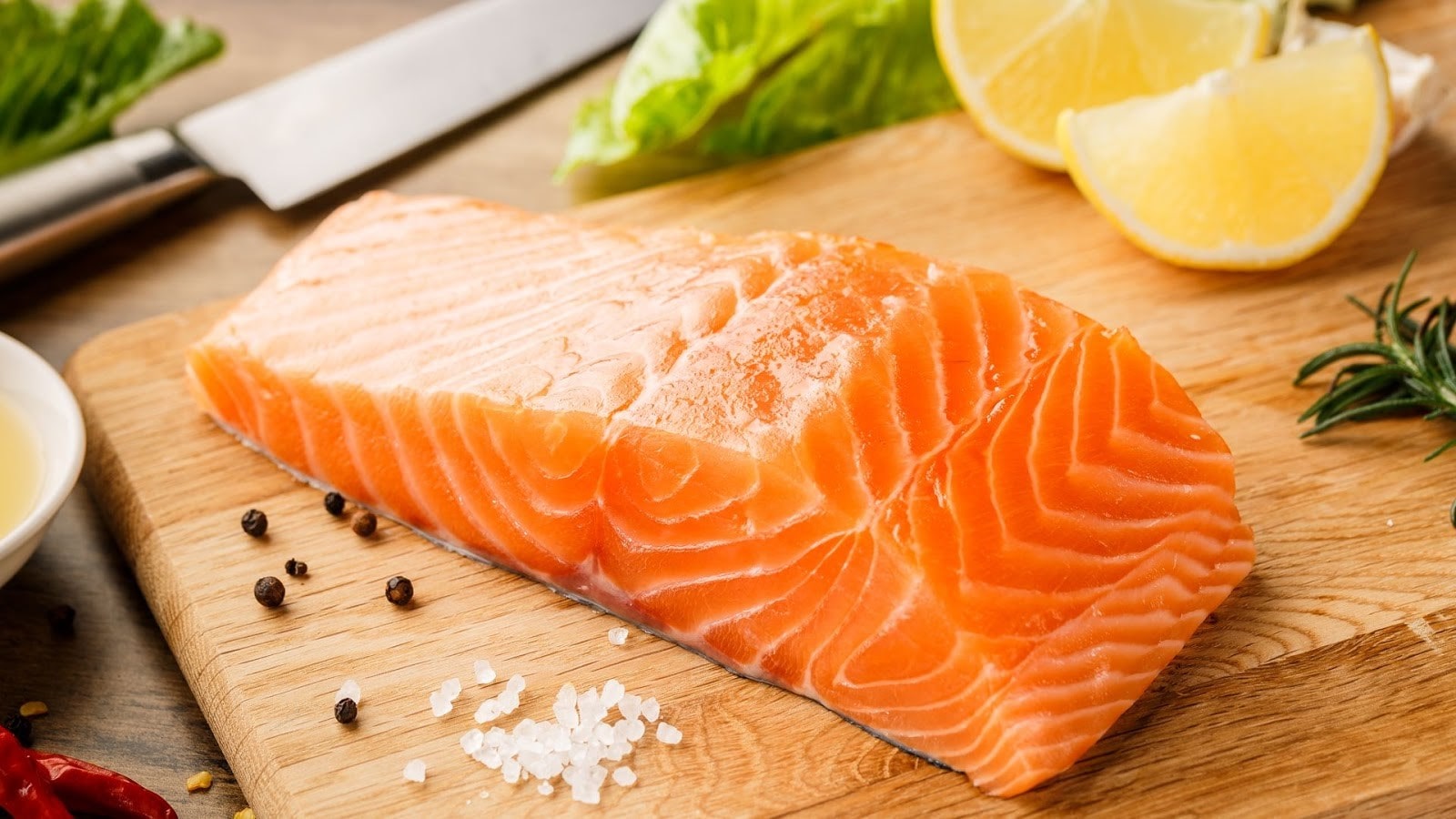 Cá hồi là một nguồn cung cấp Omega-3 dồi dào có lợi cho sức khỏe 