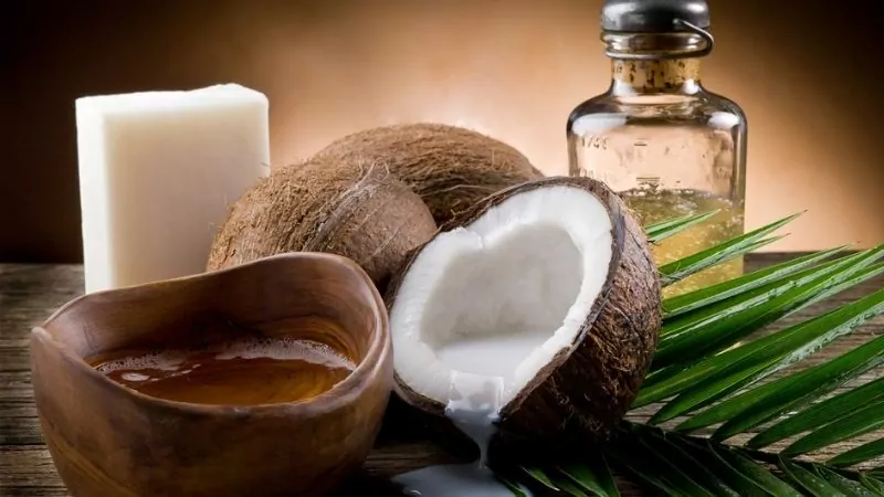 Cải thiện da bị thâm và sẹo rỗ nhờ sử dụng dầu dừa đều đặn