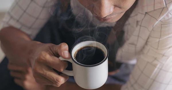 Tác hại của cà phê khi uống nhiều và thường xuyên có thể gây nghiện cà phê