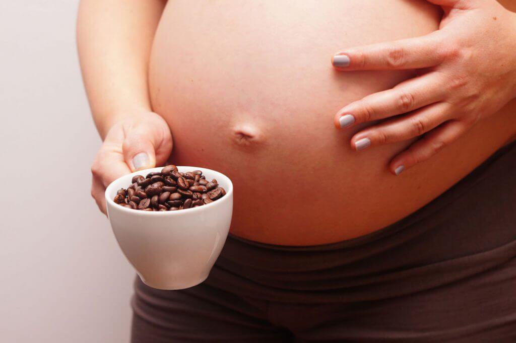 Tác hại của cà phê khi uống nhiều sẽ làm ảnh hưởng đến sức khỏe của thai nhi 
