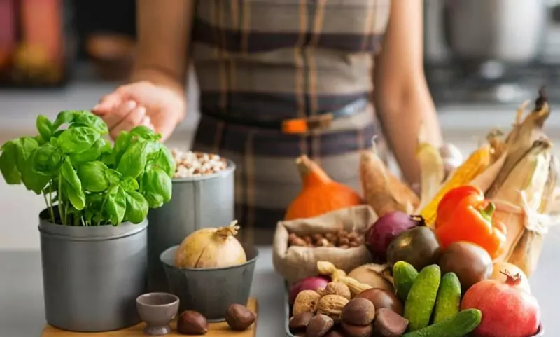Bổ sung đầy đủ chất dinh dưỡng, vận động nhẹ nhàng, nghỉ ngơi hợp lý.... sẽ giúp bạn cải thiện được tình trạng suy nhược cơ thể