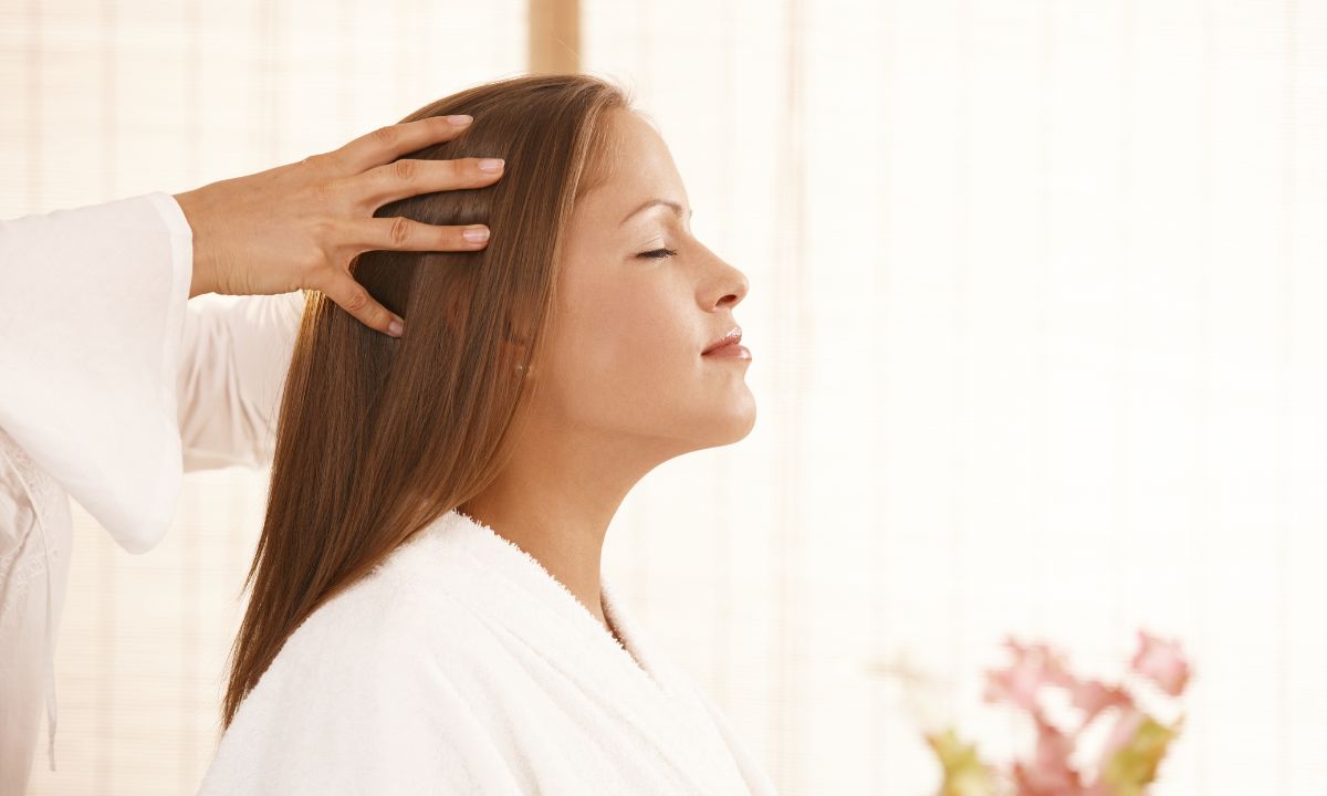 massage da đầu kích thích mọc tóc hiệu quả