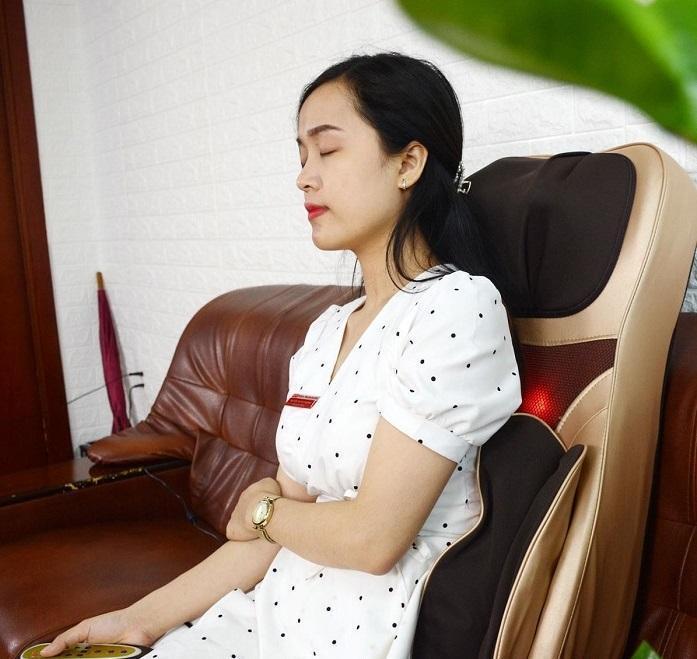 Kiểu dáng ngồi đệm massage toàn thân 6D Hàn Quốc