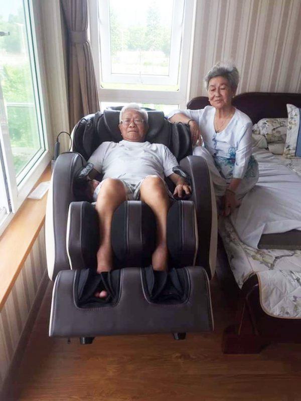 Ghế massage Nhật Bản – Món quà sức khỏe báo hiếu song thân
