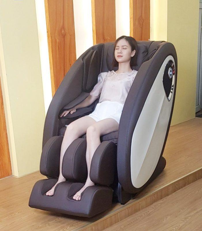 ghế massage điều trị đau lưng