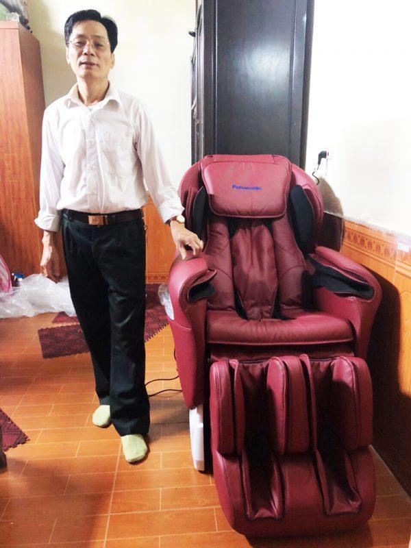 Ghế massage toàn thân Panasonic EP-MA73F màu đỏ