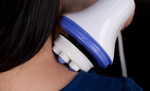 máy matxa cầm tay tiện lợi mat xa ở vùng lưng, cổ vai gáy